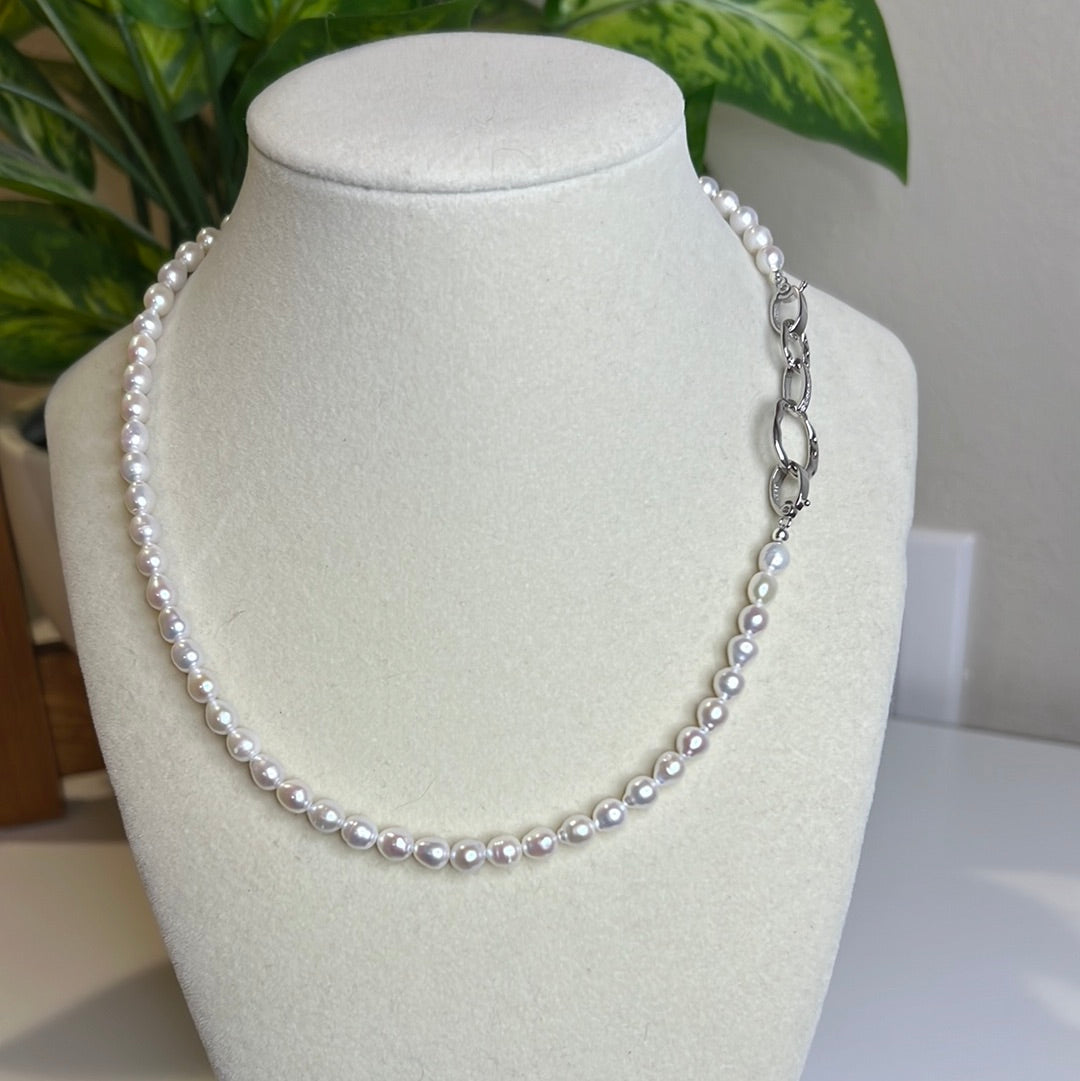 White Pearl necklace
