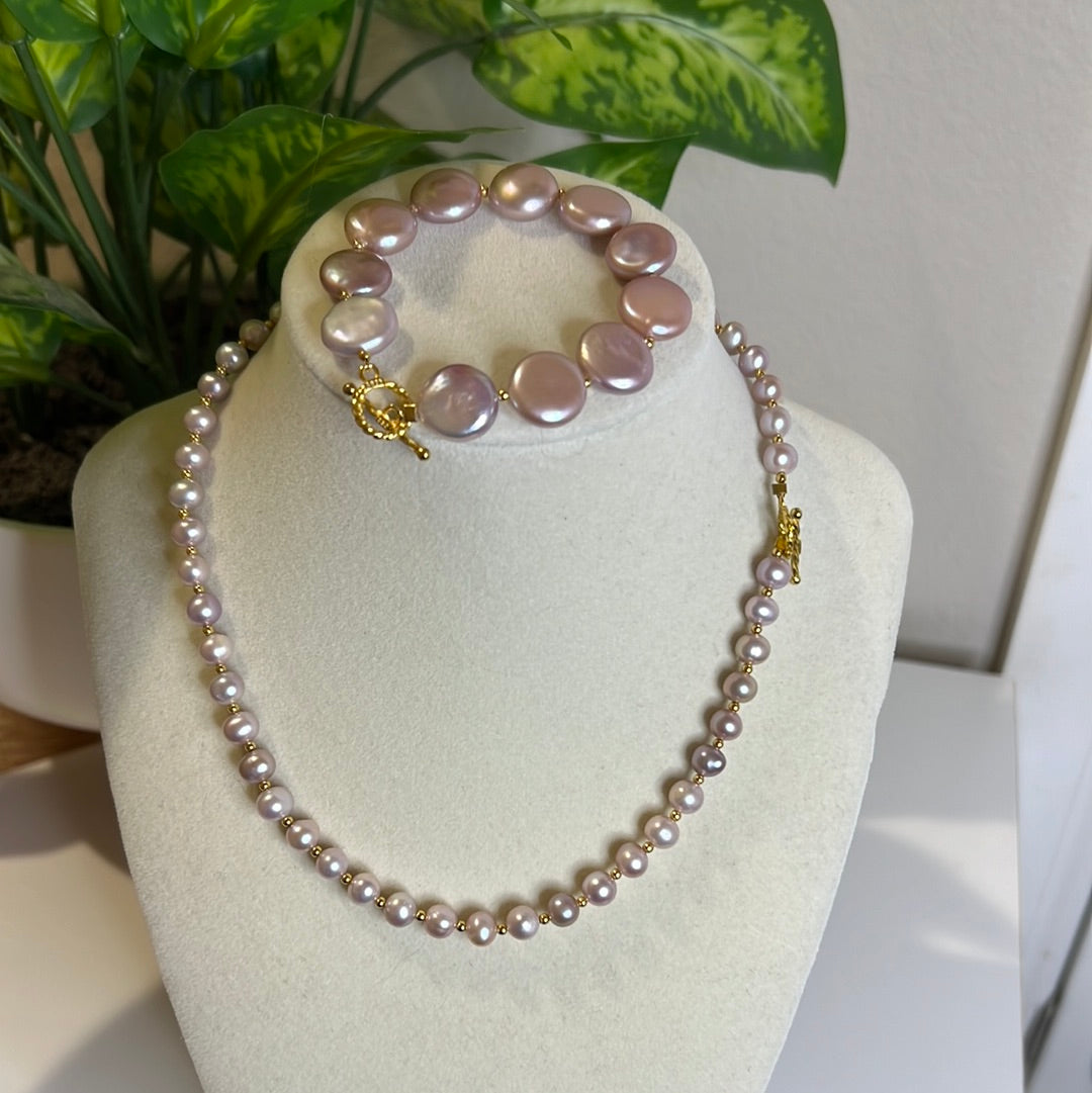 Pinky button necklace