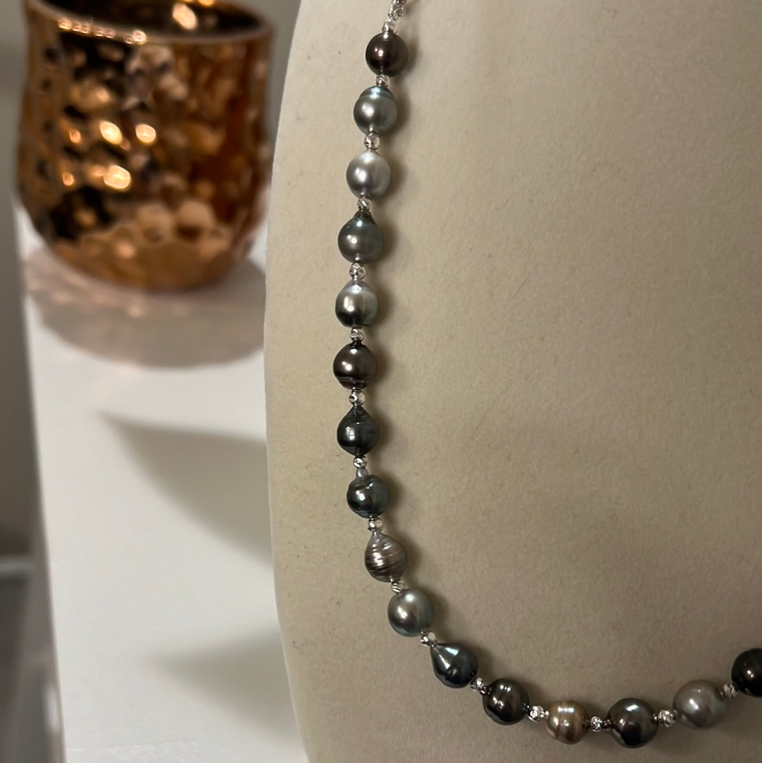 Black Tahitian full strand necklace