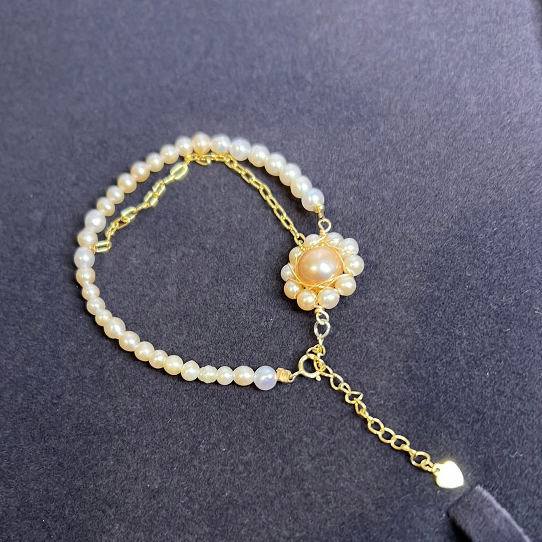 Flower pearl bracelet