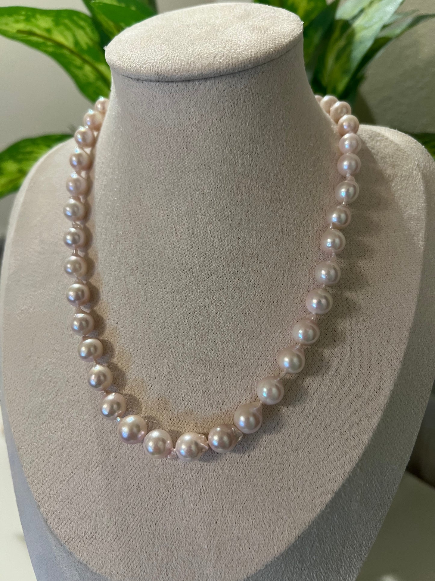 Pinky akoya strand
