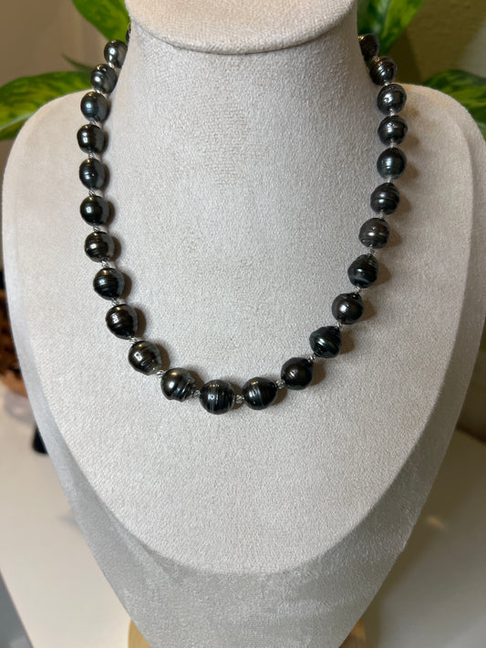 Ringed Tahitian necklace