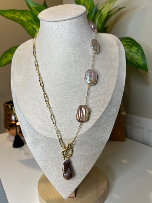 Square and baroque necklace