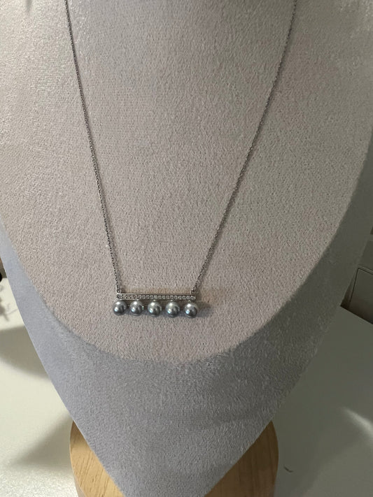Madama bar necklace